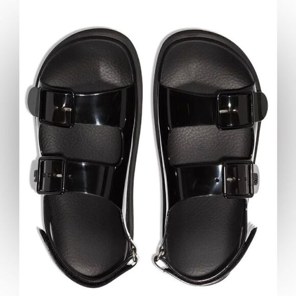 Gucci
Isla flat sandals  - Picture 2 of 9